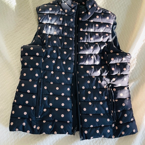 Polka dot half neck zip up vest. - Picture 4 of 5